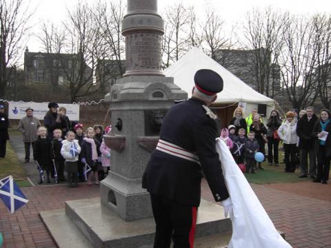 Lord -Lieutenant Gilbert Cox unveils the Memorial Fountain